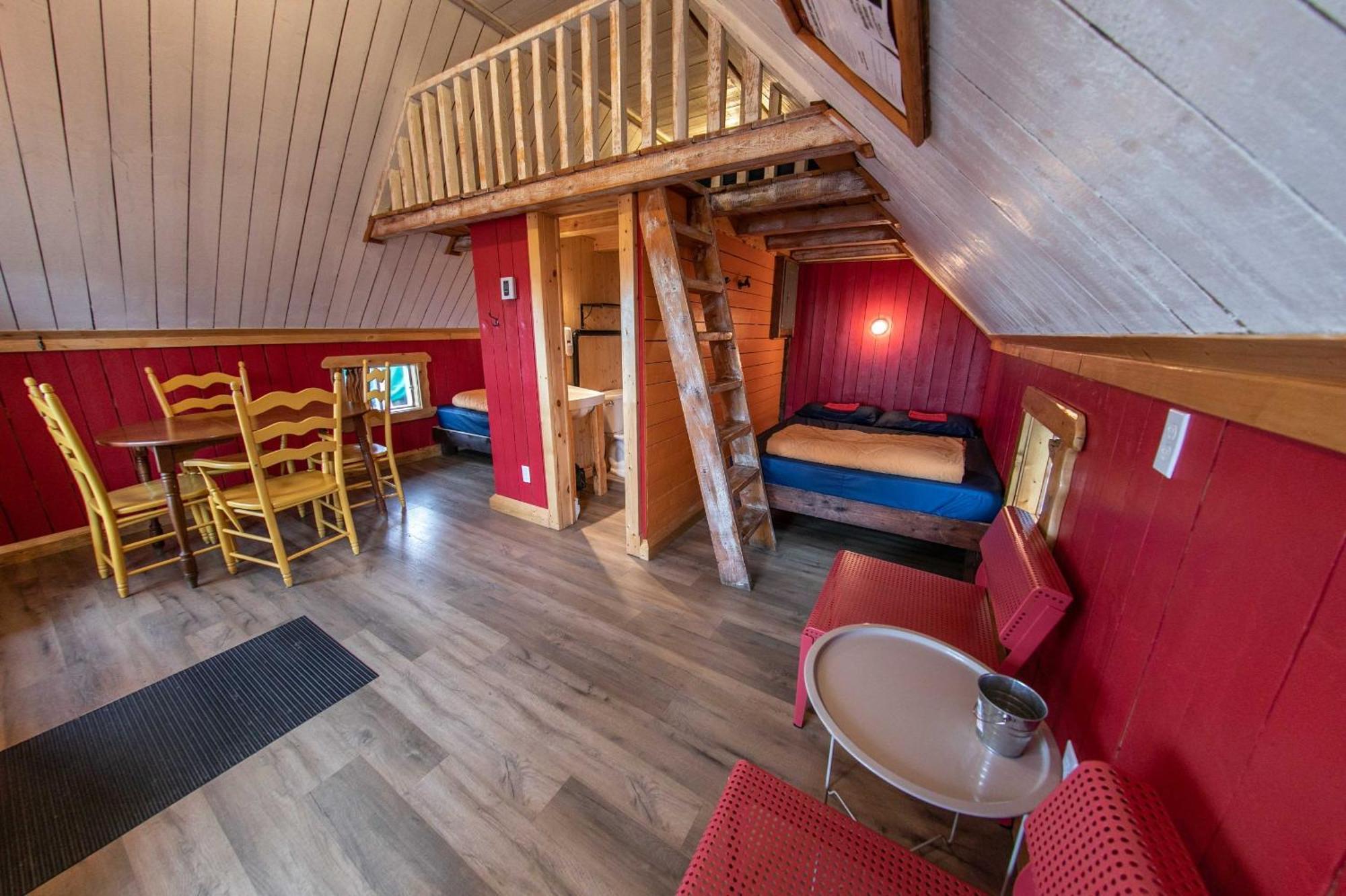 Auberge Festive Sea Shack Sainte Anne-des-Chênes Exterior foto