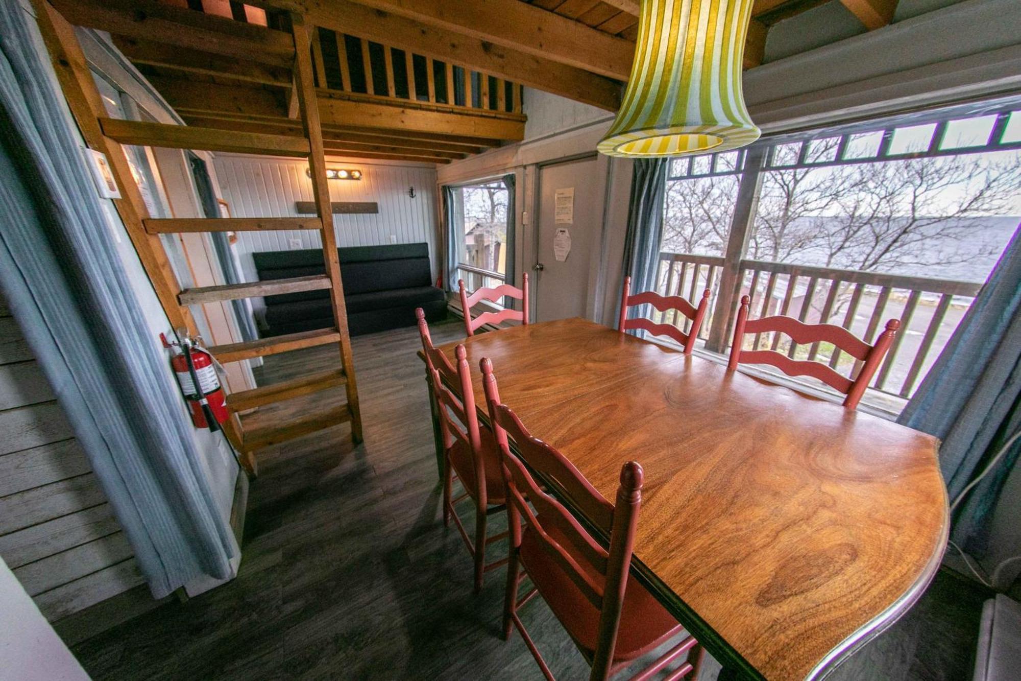 Auberge Festive Sea Shack Sainte Anne-des-Chênes Exterior foto