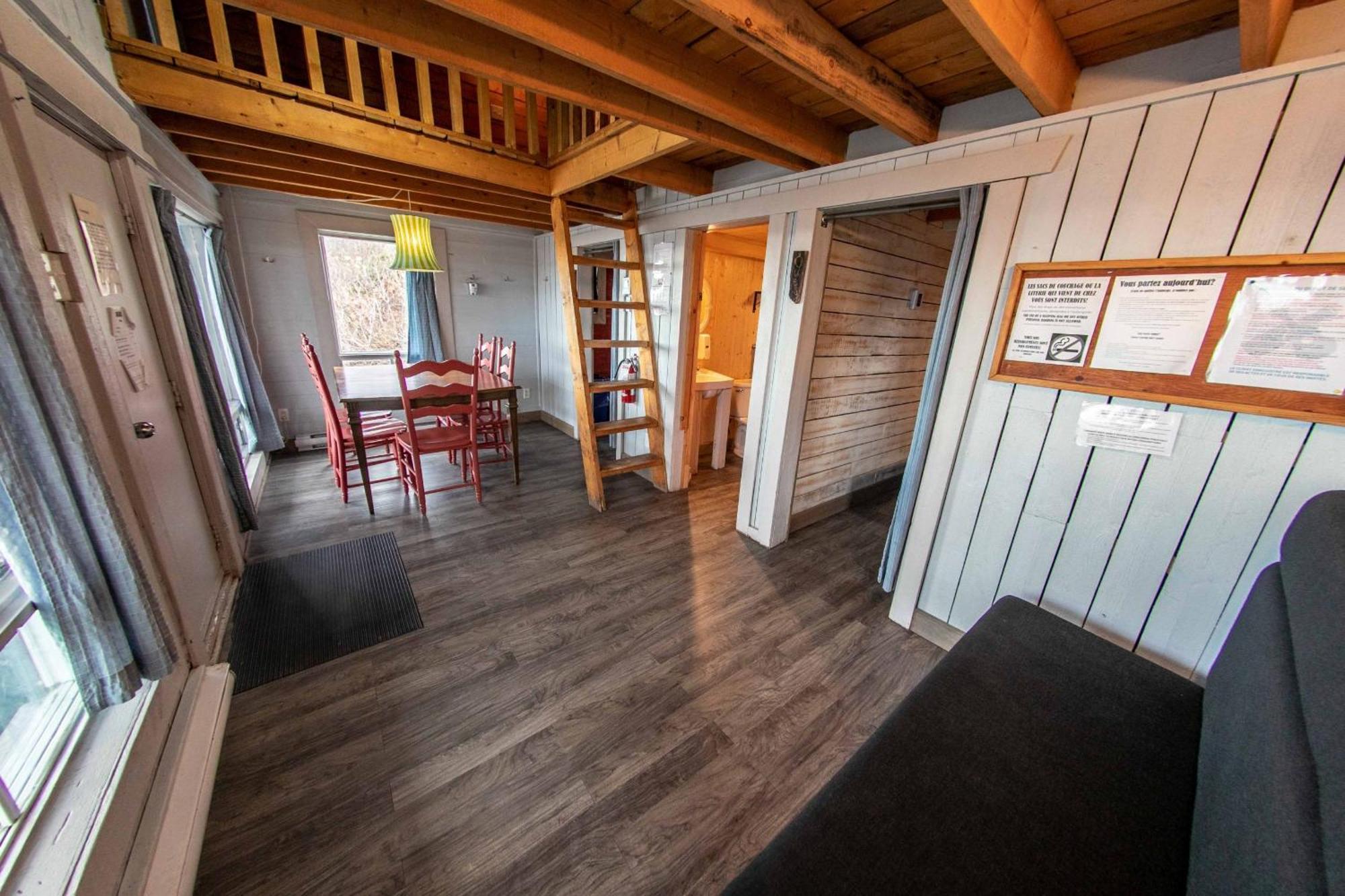 Auberge Festive Sea Shack Sainte Anne-des-Chênes Exterior foto
